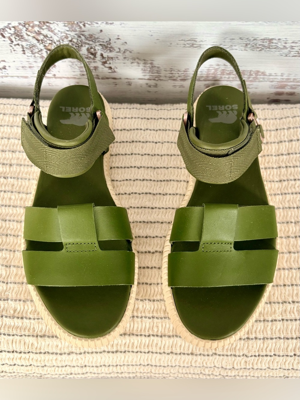 Sorel Out N About IV Strap Sandals Olive Green NWOT Size 6.5 - Picture 2 of 10